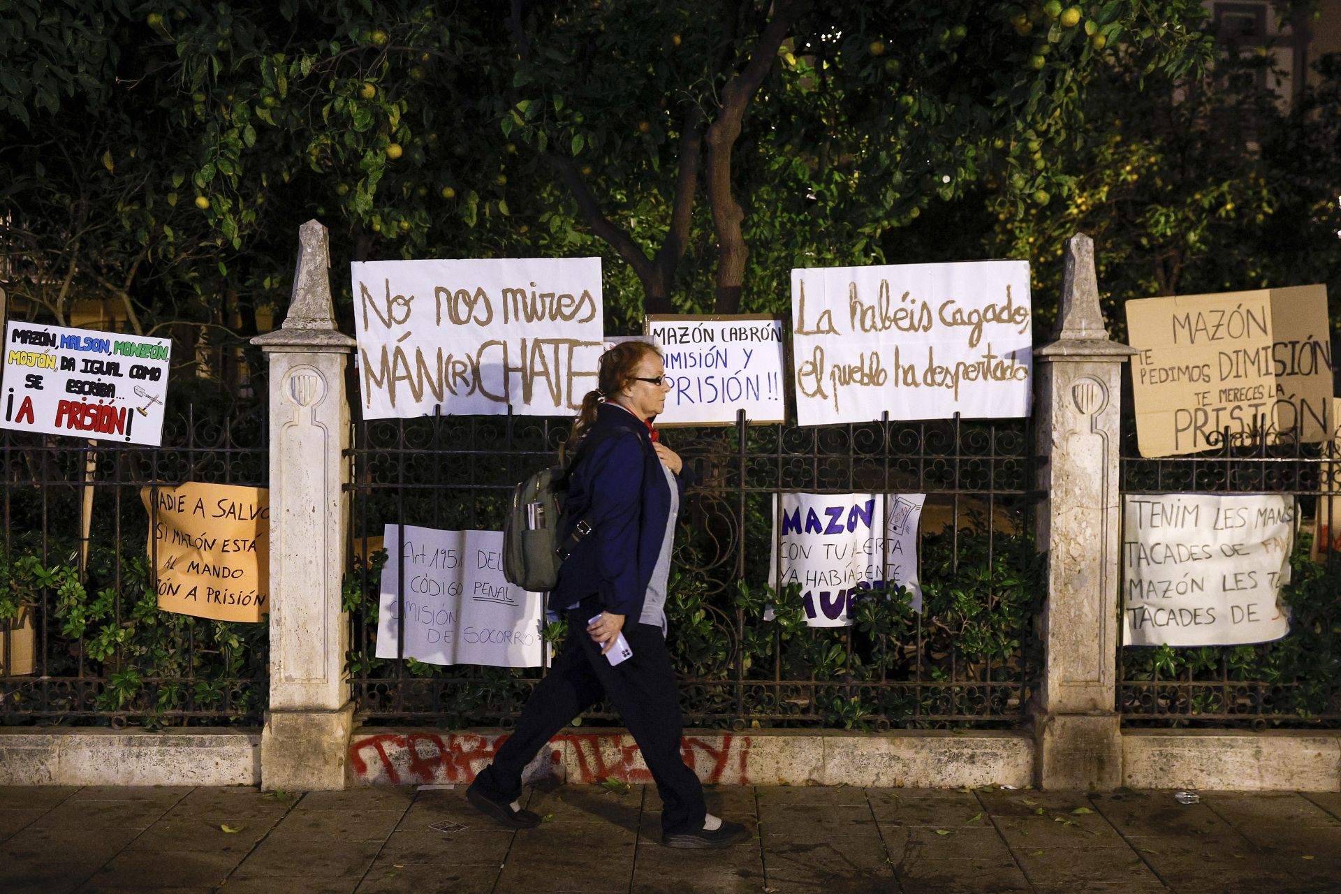 Miles de personas protestan en Valencia contra la gestión política de la DANA