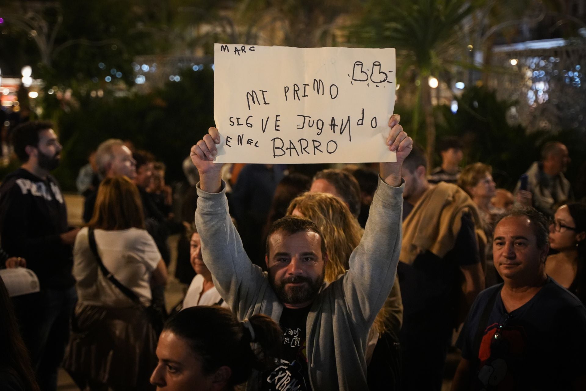 Miles de personas protestan en Valencia contra la gestión política de la DANA