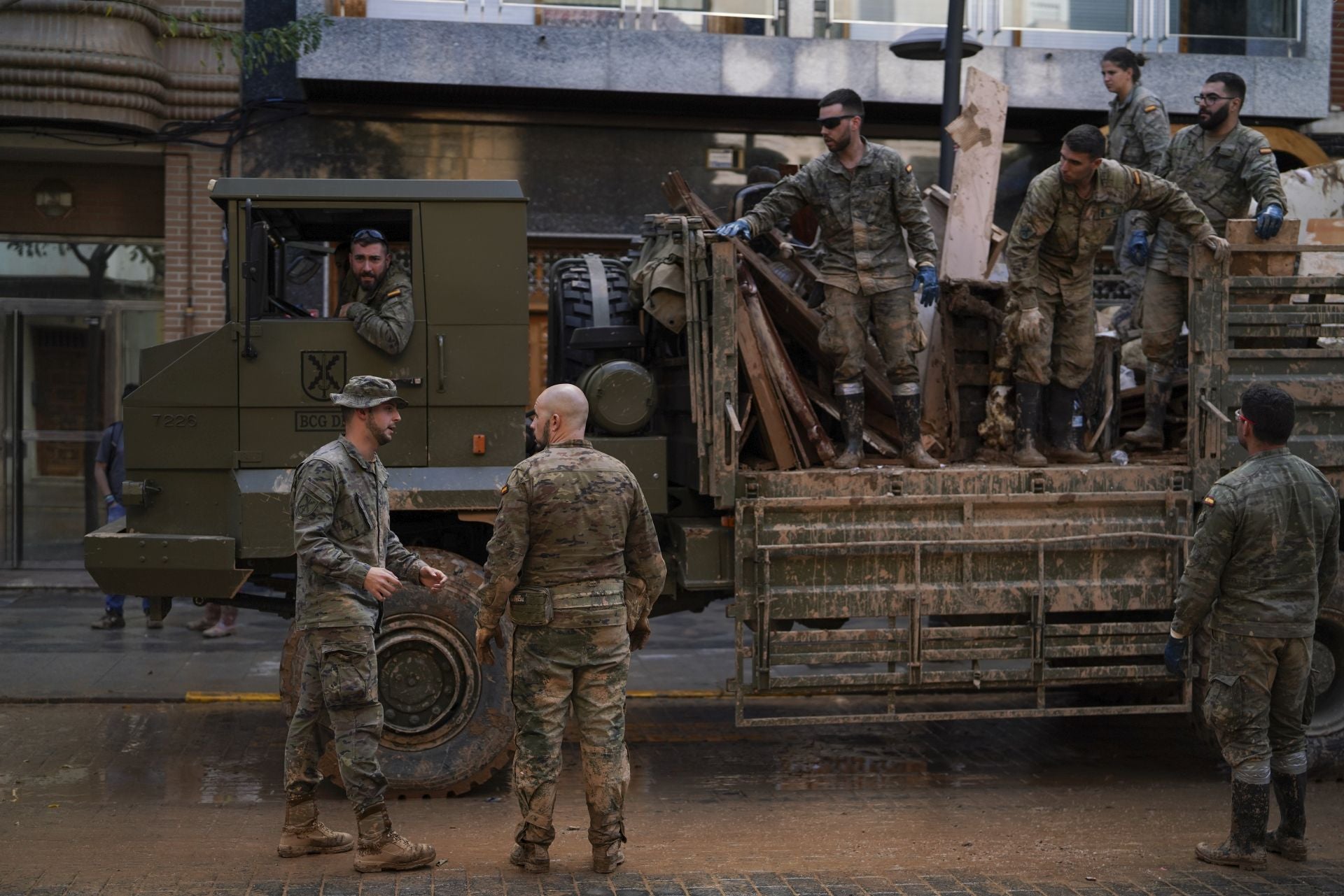 El Ejército ayuda a los afectados de la DANA en Valencia