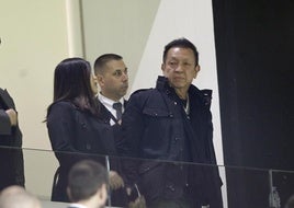 Peter Lim, en su palco en Mestalla.