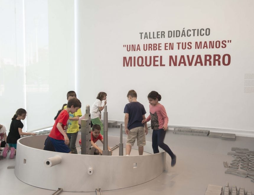 Las ciudades de Miquel Navarro que se han salvado milagrosamente del fango