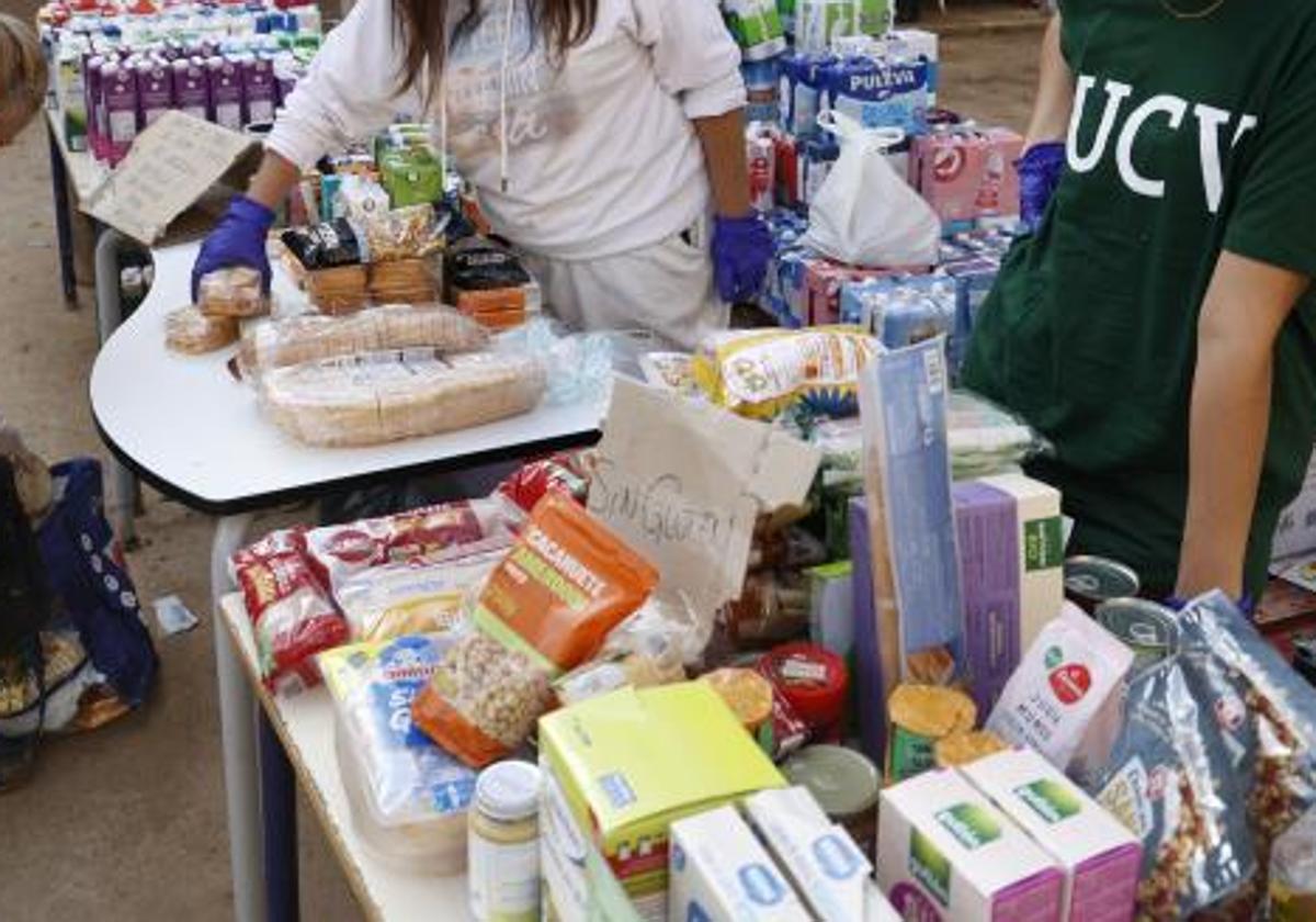 Alimentos en la calle, en una imagen de los primeros días tras la DANA.