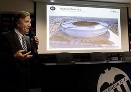 Fenwick, en una de sus muchas presentaciones del nuevo Mestalla.