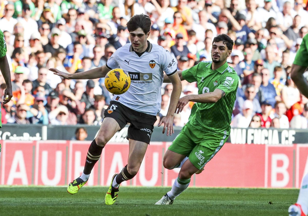 Javi Guerra, en el partido contra el Betis de la temporada pasada.