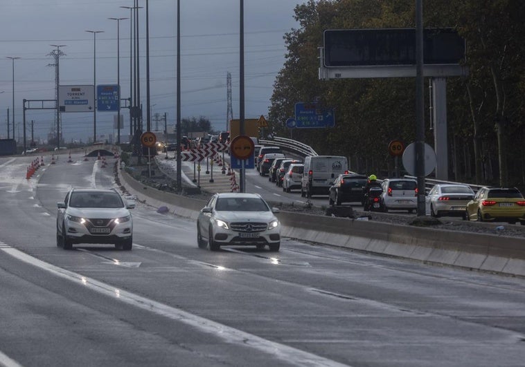 Atascos y problemas circulatorios en Valencia, otra de las consecuencias de la DANA.