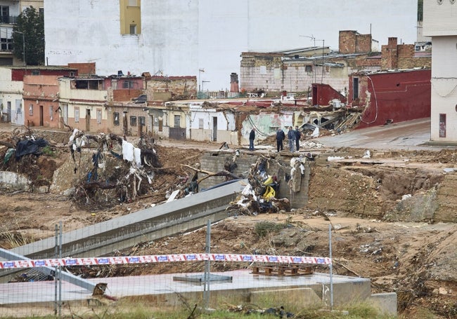 La arrasada pasarela que conectaba el barrio del Xenillet con el campo de L'Alter.