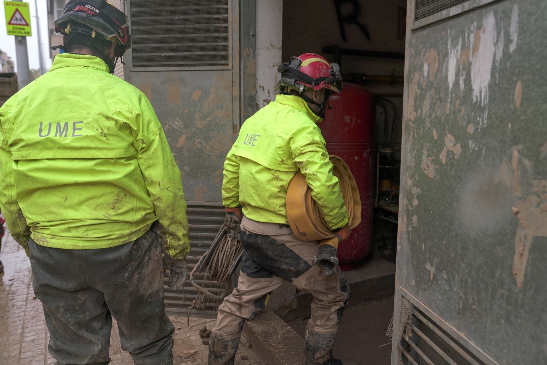 FOTOS | Palada a palada, la UME contra el barro