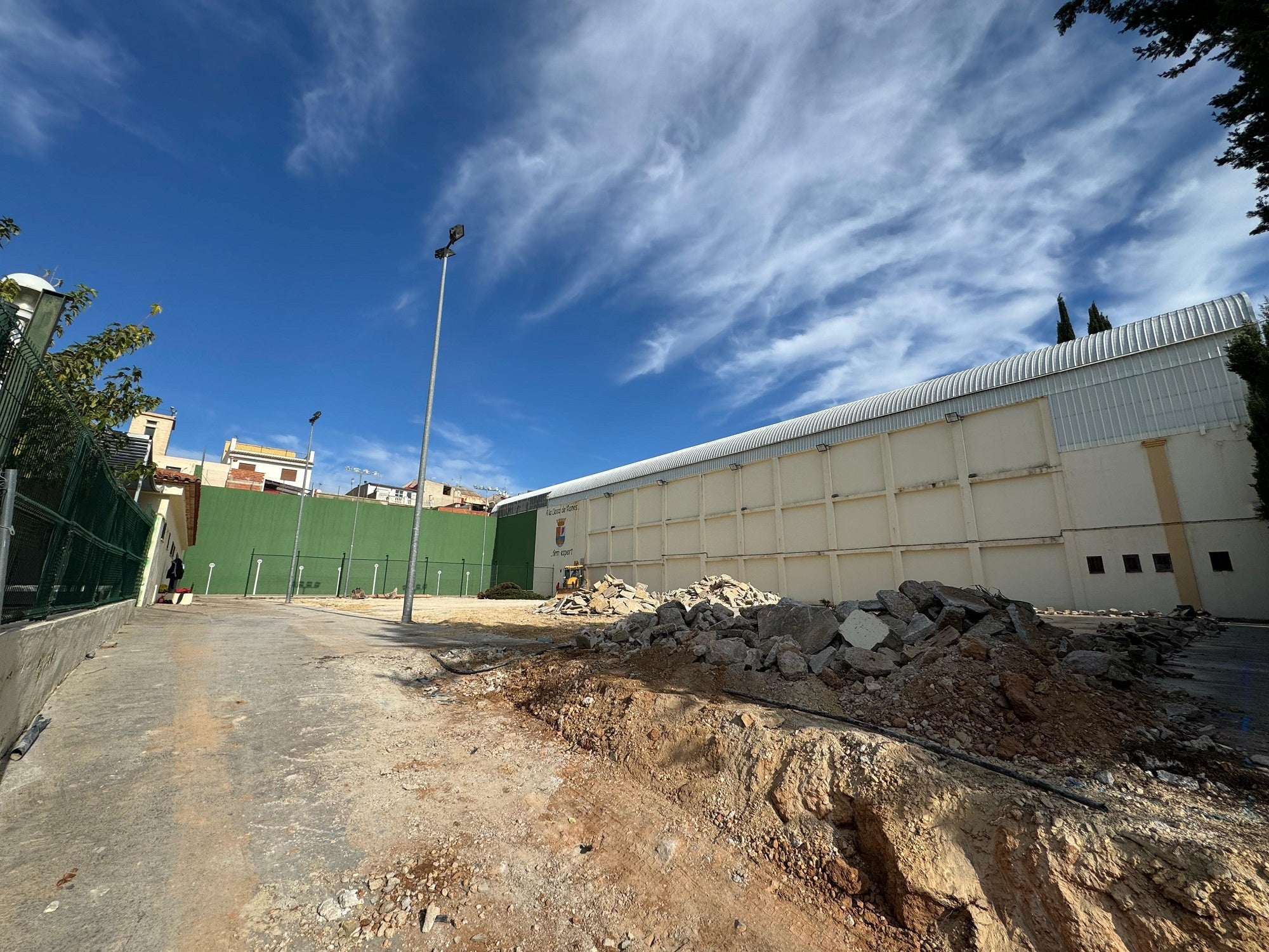 Obras en el polideportivo de la Llosa de Ranes.