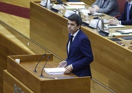 Mazón, durante su intervención en Les Corts.