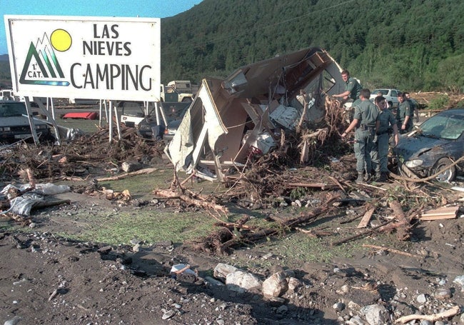 El desbordamiento del agua arrasó el Camping Las Nieves, en el Pirineo aragonés.