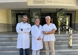 De izquierda a derecha, Dr, Sandiego, DR. Peñalver y Dr. Arribas