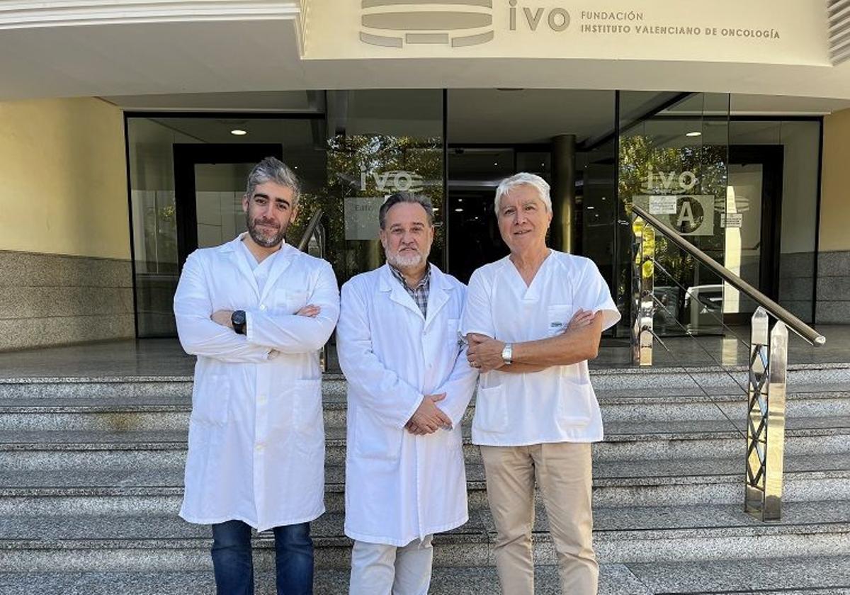 De izquierda a derecha, Dr, Sandiego, DR. Peñalver y Dr. Arribas