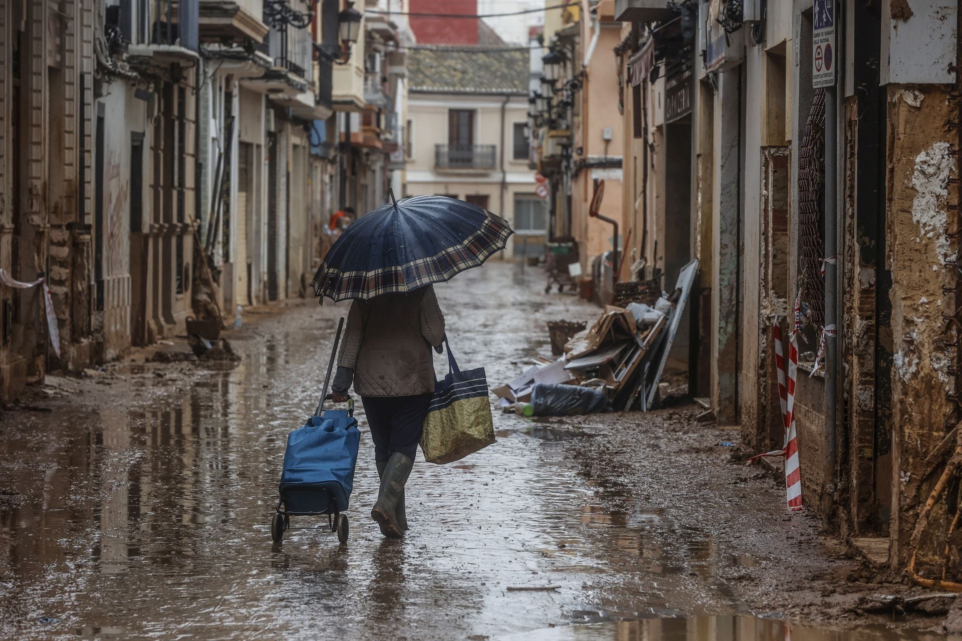 Día de lluvia en Paiporta tras la DANA.