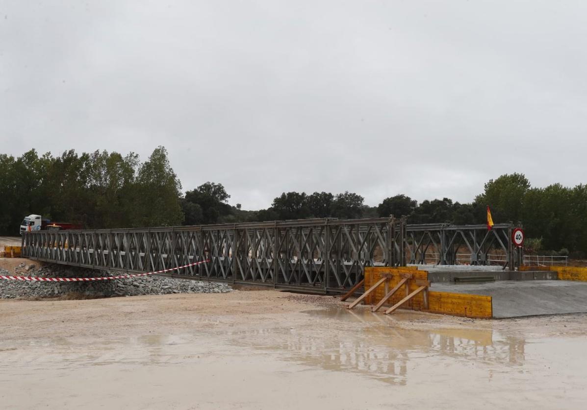 Puente 'Mabey' instalado por el Ejército en Madrid.