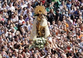 La Virgen de los Desamparados durante su Traslado.