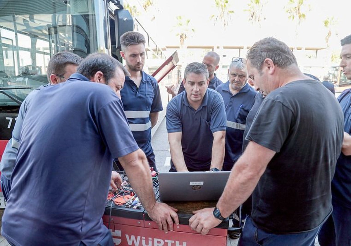 Clases de formación a los nuevos conductores de la EMT.