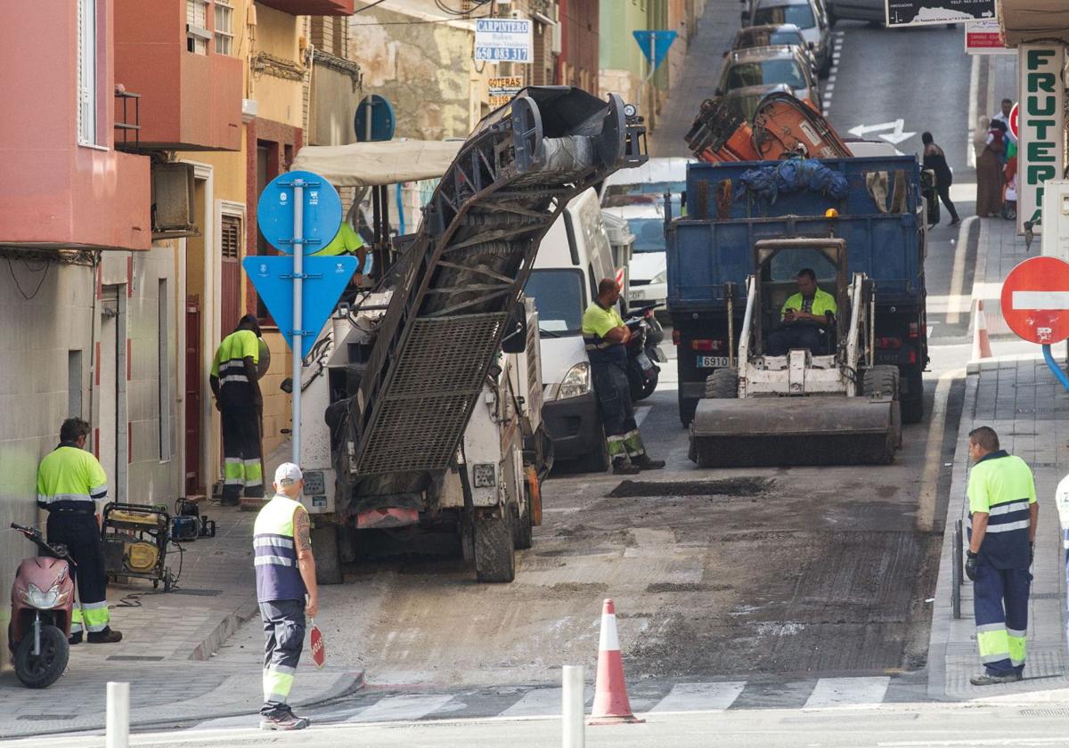 Obras en una calle de Alicante. Imagen de archivo.