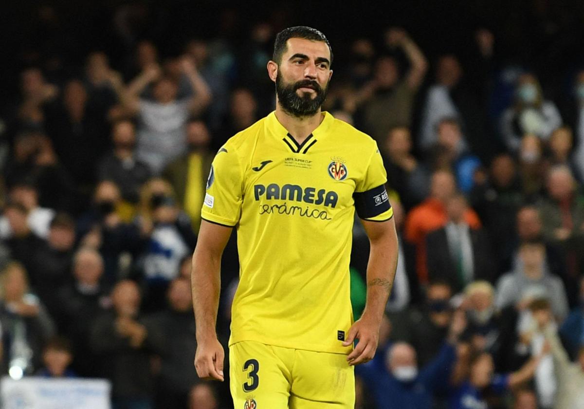 Raúl Albiol en un partido con el Villarreal CF.