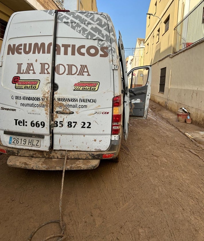 Imagen secundaria 2 - Trabajos de Neumáticos La roda de Mssanassa.