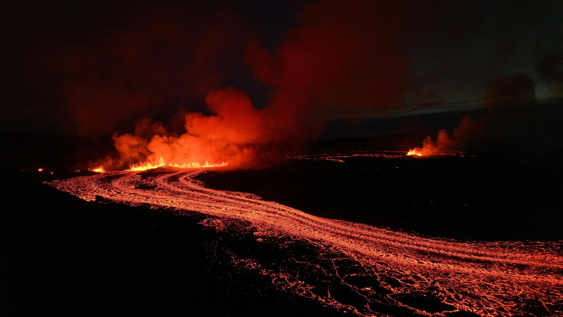 La furia de un volcán en Islandia obliga a evacuar Grindavik