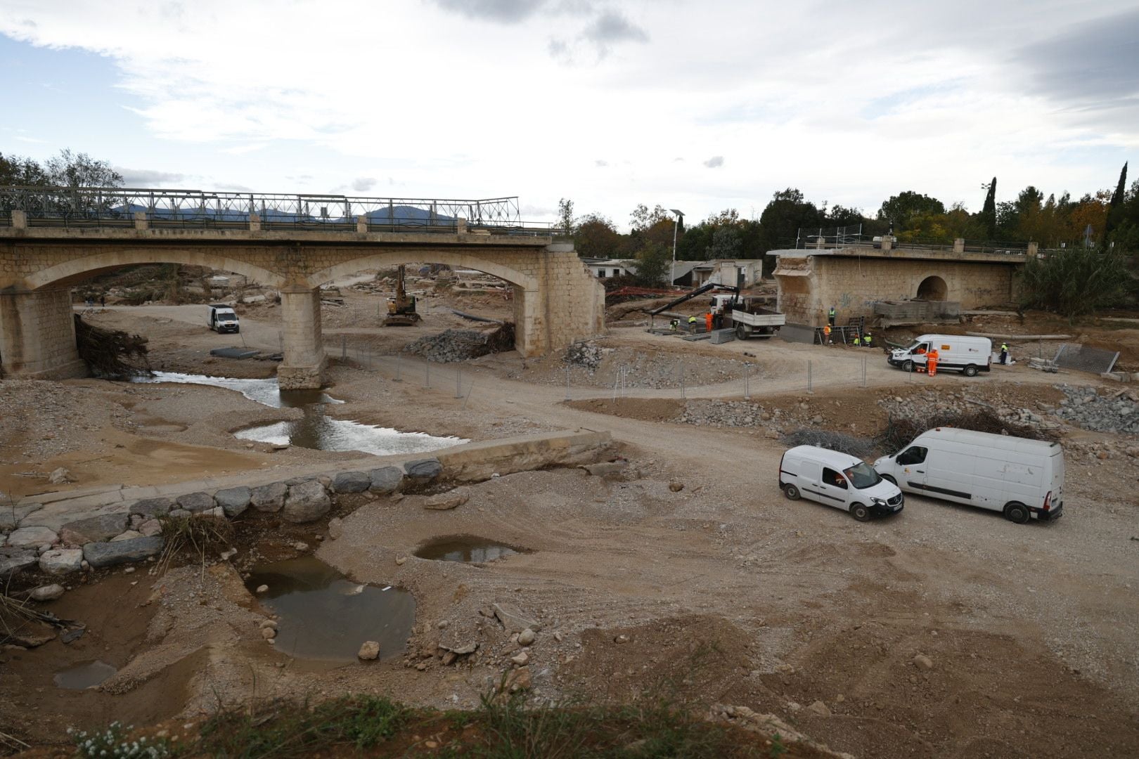 FOTOS | El Ejército inicia con turnos de doce horas el montaje del puente para conectar Cheste con la A-3