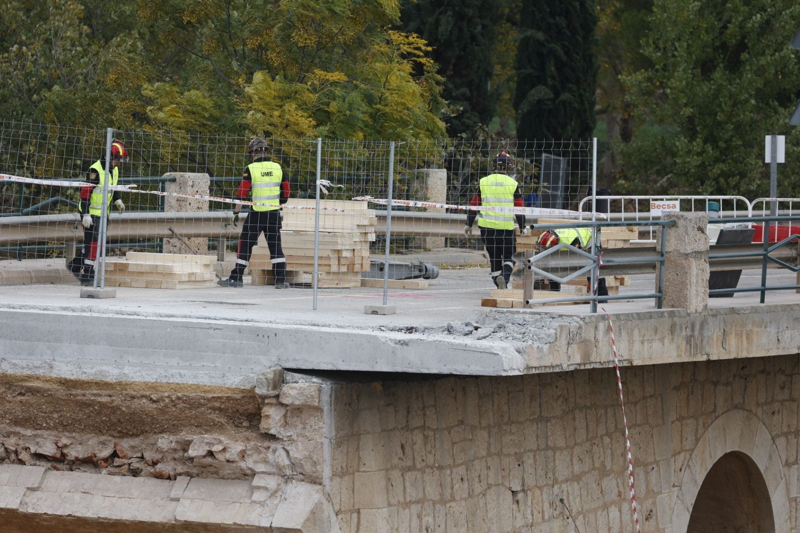 FOTOS | El Ejército inicia con turnos de doce horas el montaje del puente para conectar Cheste con la A-3