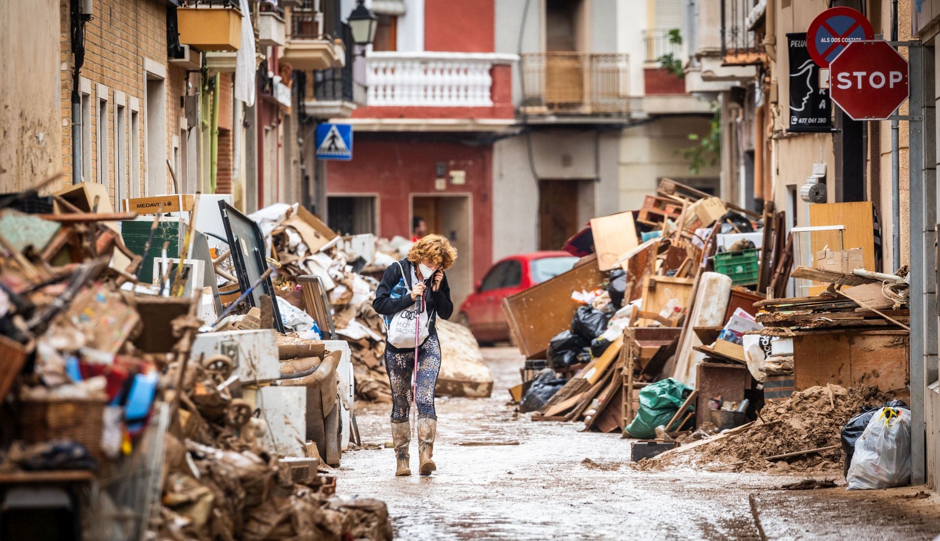 Una calle de Algemesí durante los primeros días tras la DANA.