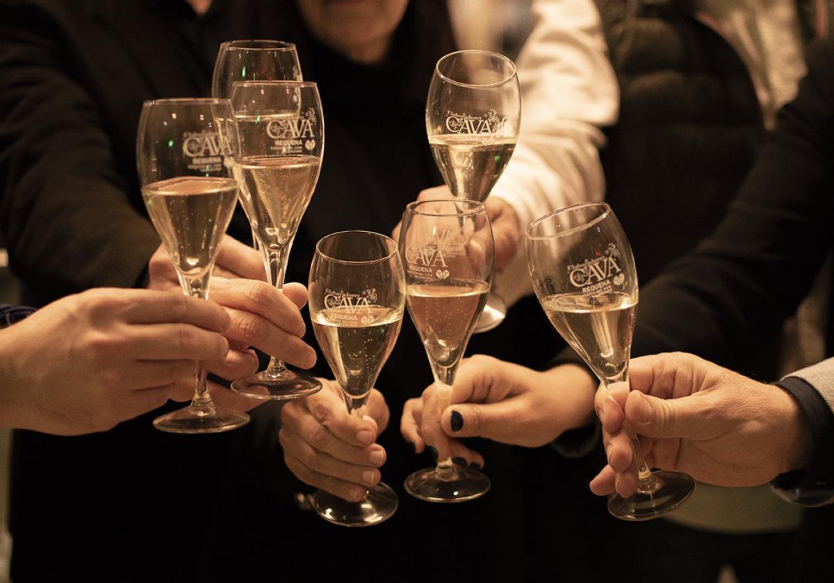 Las siete bodegas que componen laAsociación de Elaboradores de Cava deRequena convierten suevento anual en solidario.