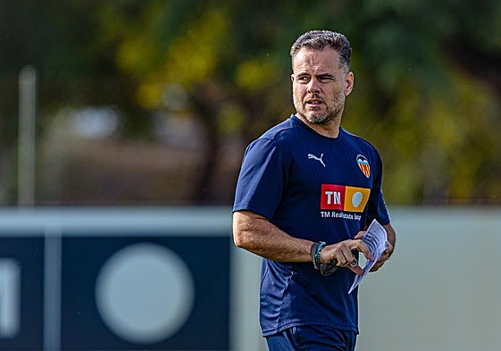 José Luis Bravo, con el Valencia.