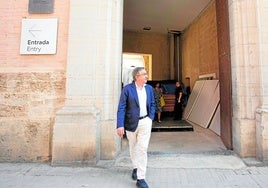 El conseller de Cultura, José Antonio Rovira, tras una visita al Centro del Carmen.