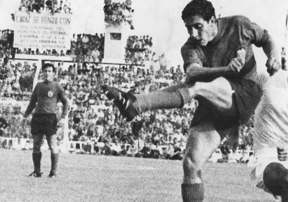 Claramunt logró dos tantos antológicos separados por cuatro días. Ante el Hajduk Split en la Copa de Europa y frente al Betis en Mestalla durante la temporada 71-72.