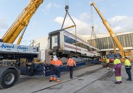 Traslado de un tren de Cercanías desde Fuente de San Luis a Silla.