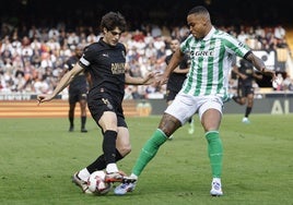 Javi Guerra, con el Valencia.