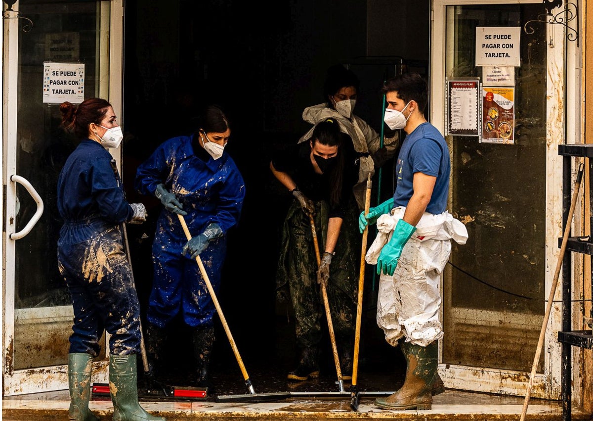 Imagen secundaria 1 - Los voluntarios no olvidan la zona cero