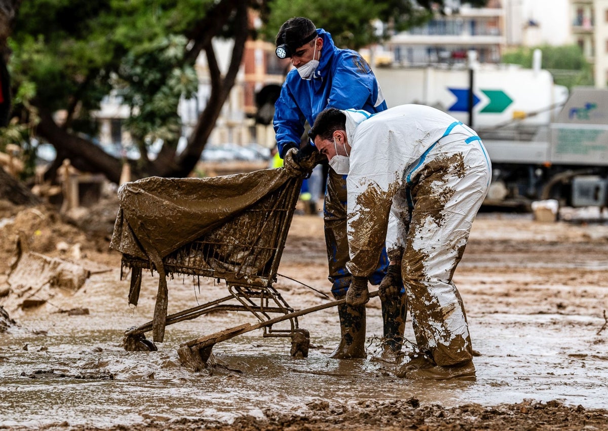 Imagen secundaria 1 - Los voluntarios no olvidan la zona cero