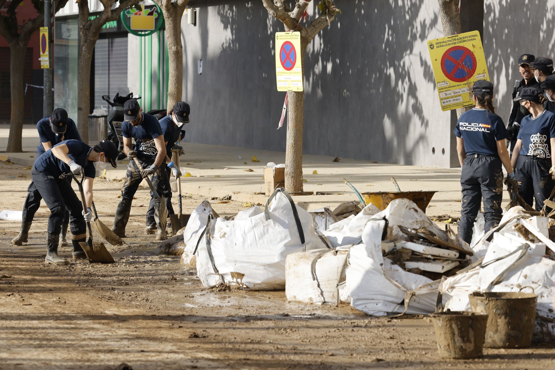 Un trabajador muerto y otro herido por un derrumbe en un colegio en Massanassa afectado por la DANA