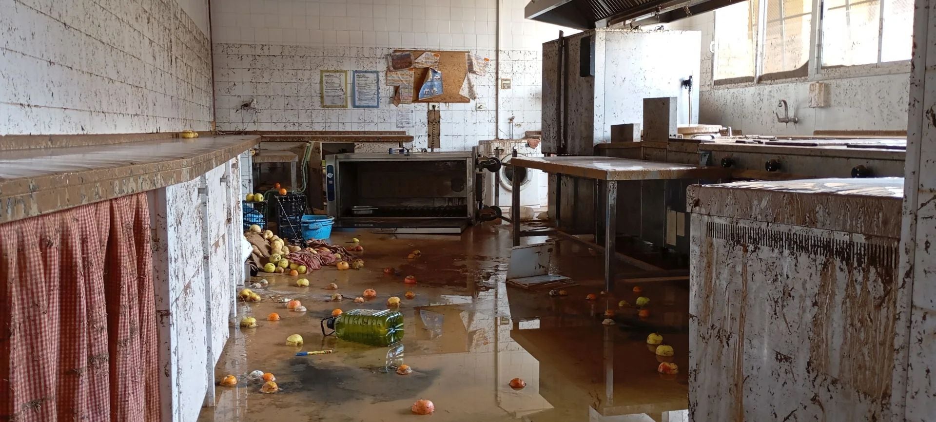 Fotos: Así quedó el colegio Lluís Vives de Massanassa tras la DANA en Valencia