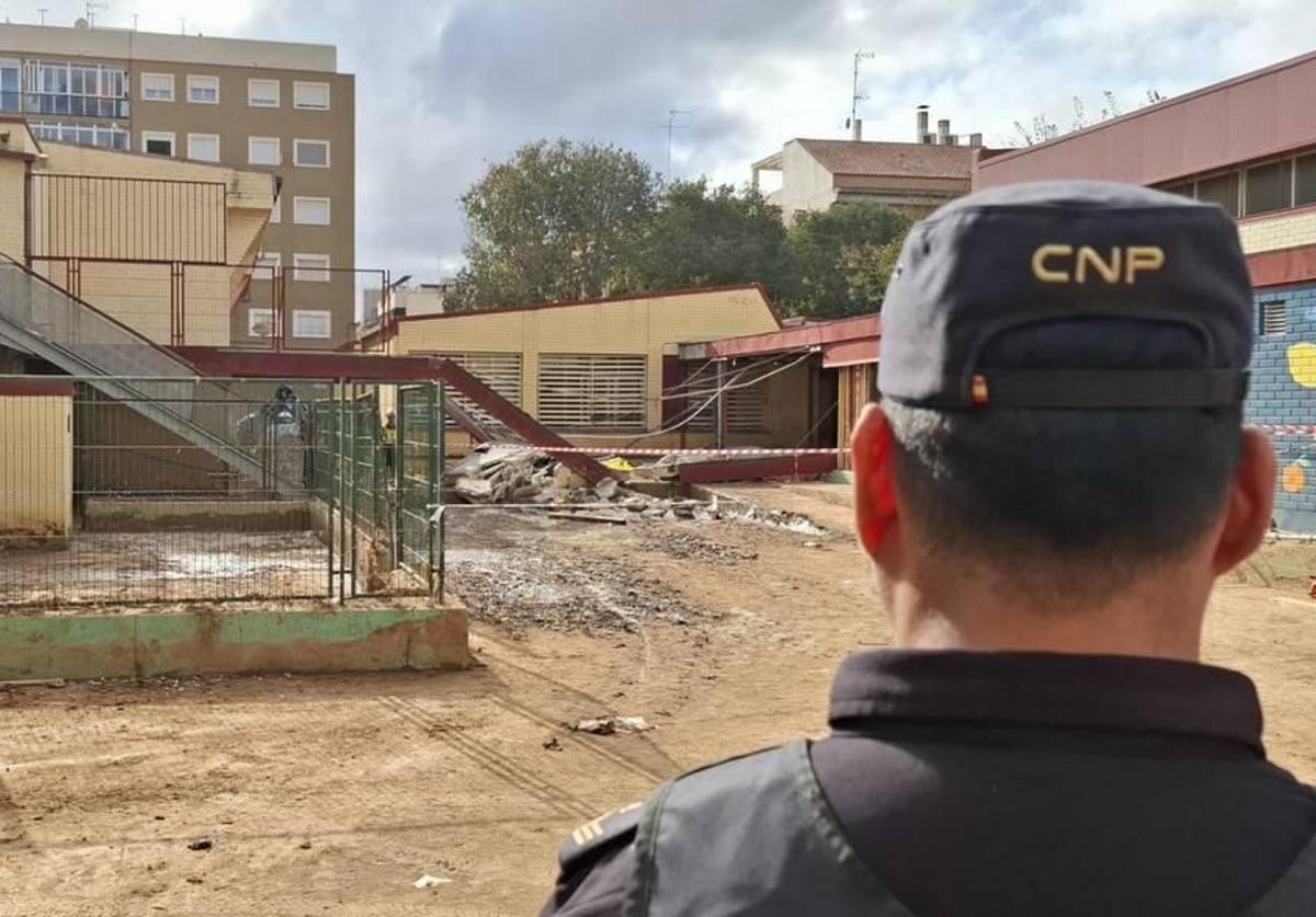 Un trabajador muerto y otro herido por un derrumbe en un colegio afectado por la DANA en Massanassa