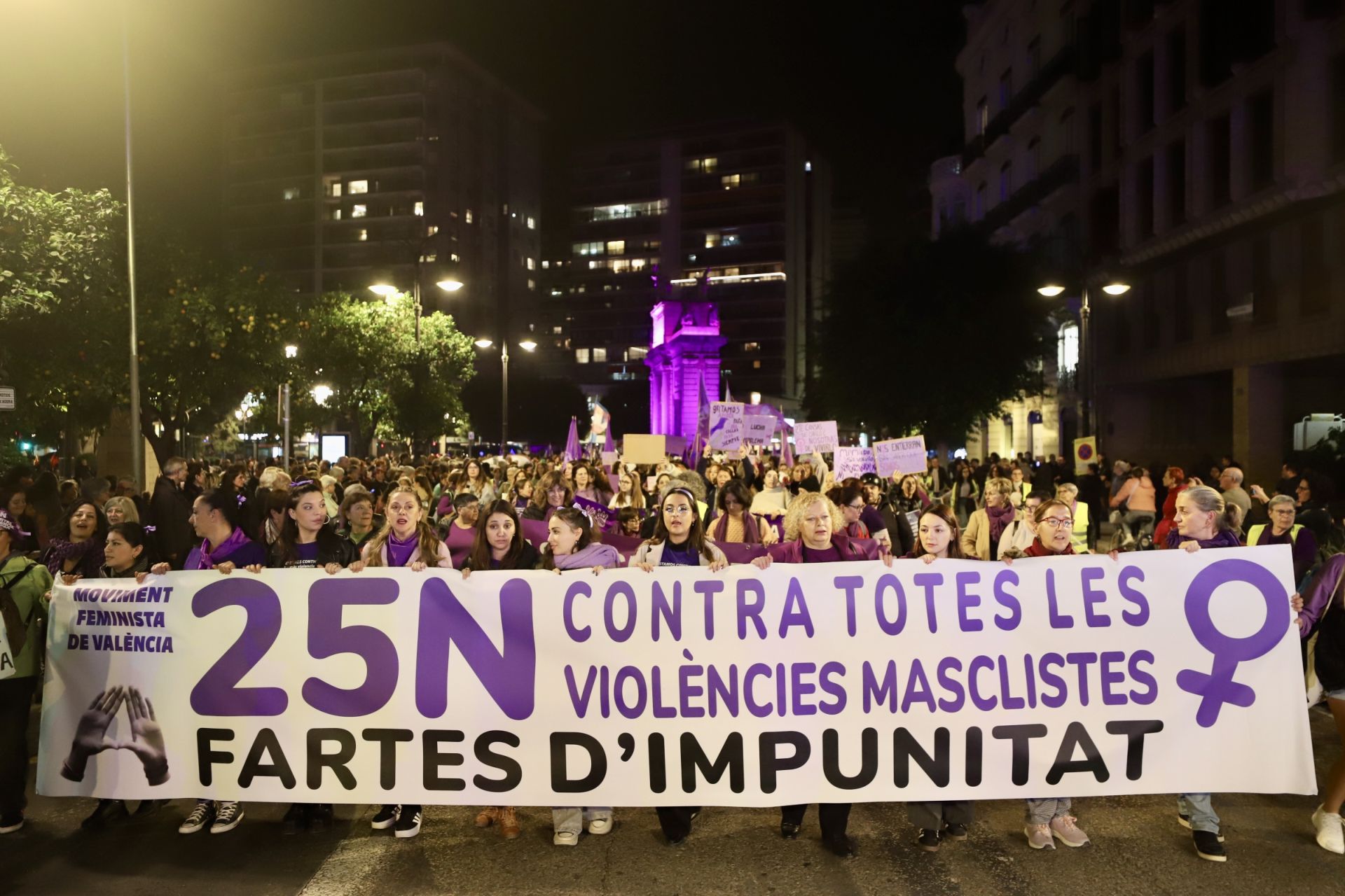 Las imágenes de la manifestación por el 25-N en Valencia