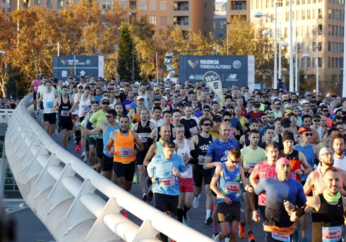 Corredores en la Maratón de Valencia 2023.