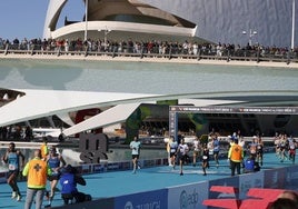 La alfombra azul del Maratón Valencia, siempre testigo de momentos emocionantes.