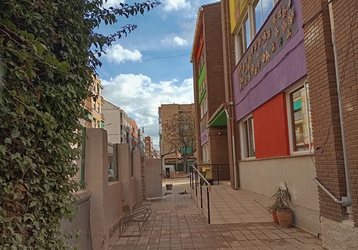 Entrada del colegio Vicent Ricart, el pasado martes.