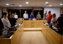 Un minuto de silencio en el pleno de Paiporta por la víctimas de la DANA.