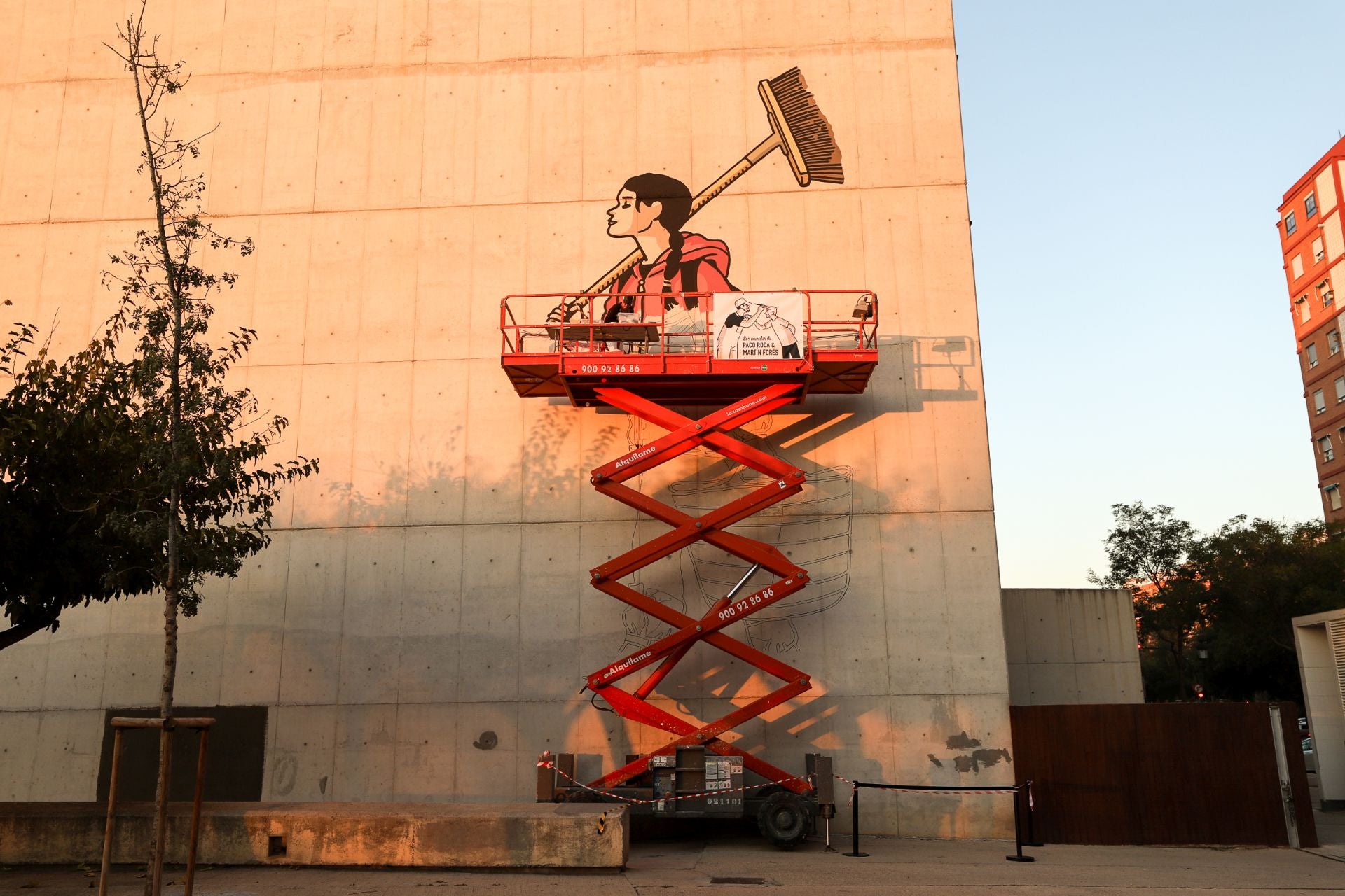 El homenaje de Paco Roca a los voluntarios de la DANA se hace mural