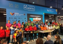 Foto de familia de algunos de los clubes de los municipios afectados por la DANA.