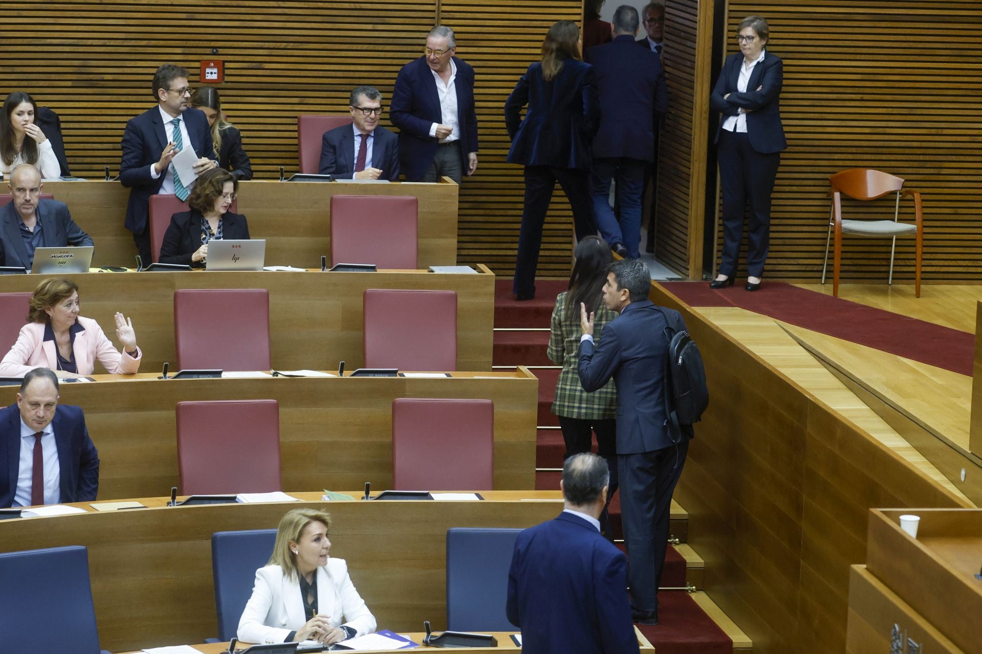 FOTOS | Sesión de control a Mazón en Les Corts