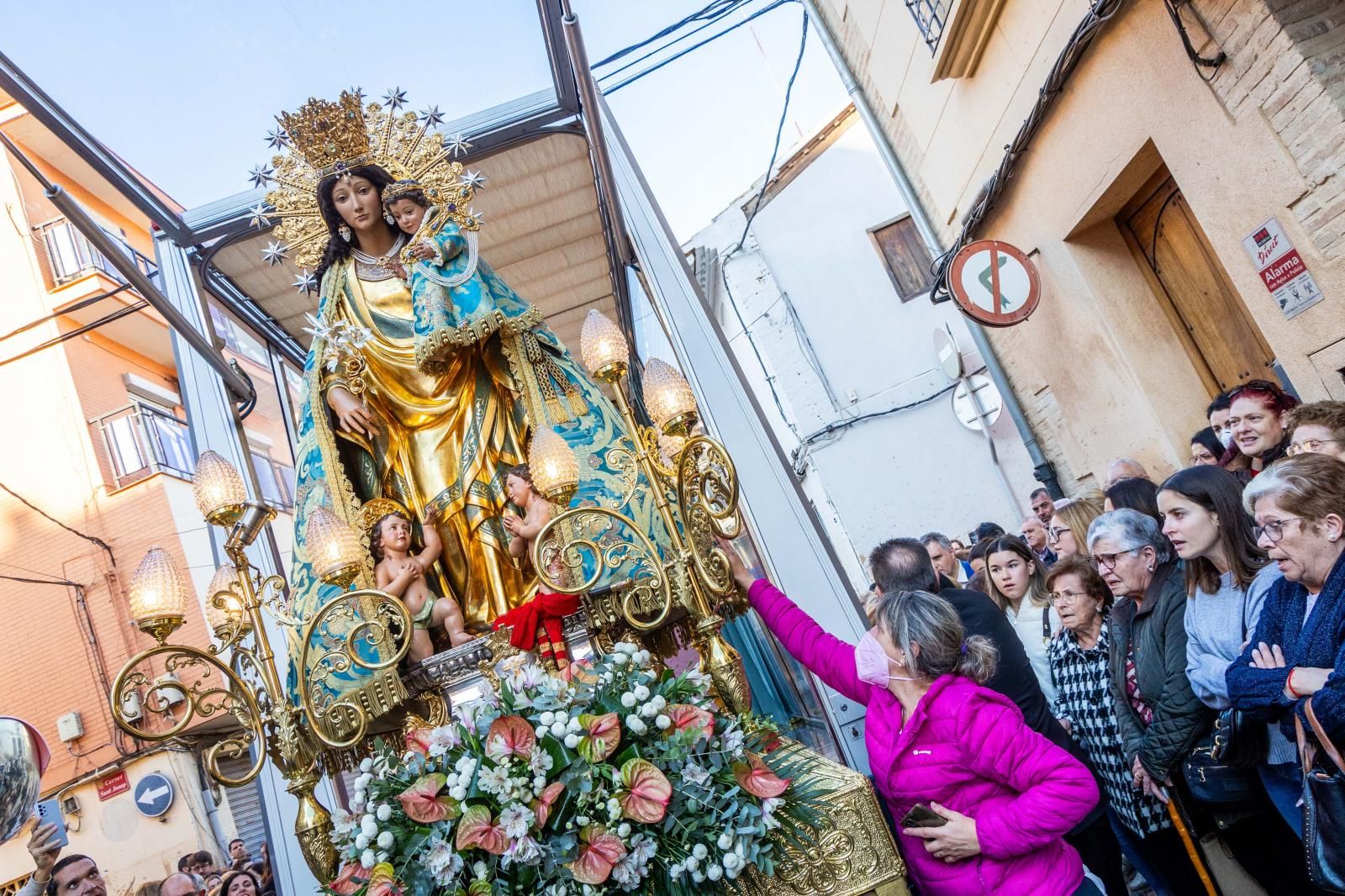 La Virgen de los Desamparados visita las parroquias de Paiporta afectadas por la DANA