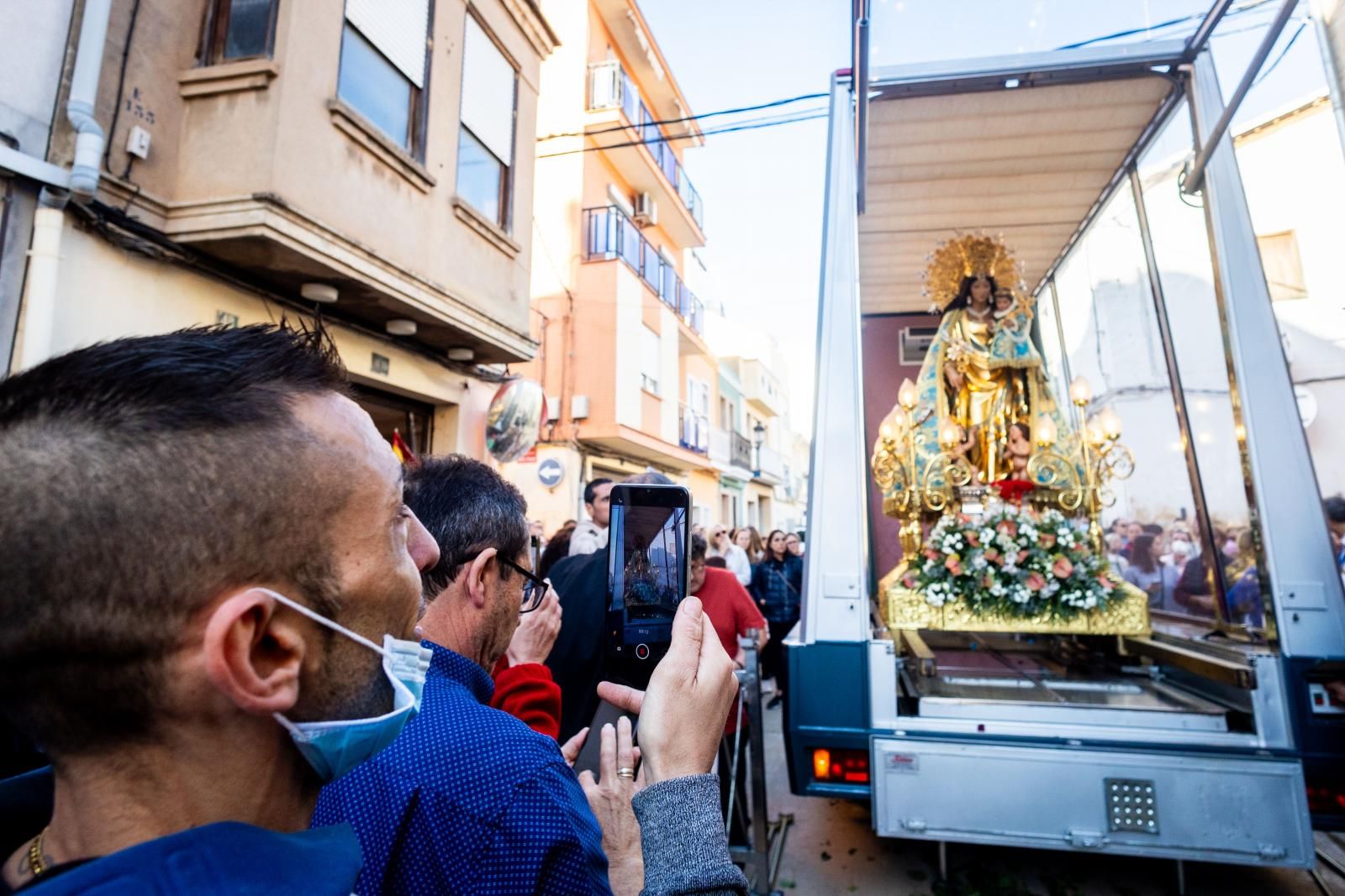 La Virgen de los Desamparados visita las parroquias de Paiporta afectadas por la DANA