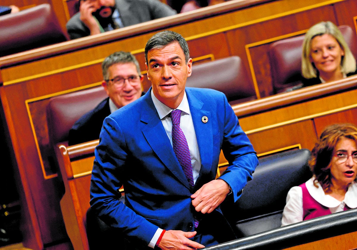 Pedro Sánchez, en su escaño del Congreso.