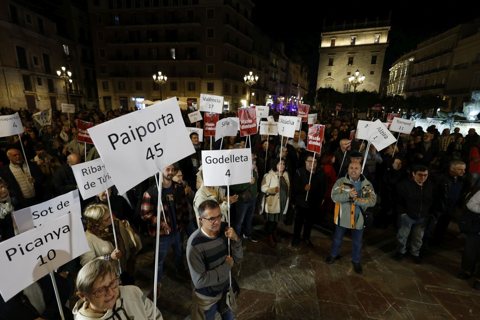 Concentración en la Plaza de la Virgen de Valencia.